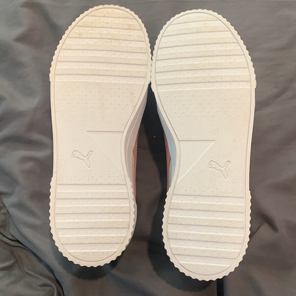 Cream pumas with pink stripe - US women’s 7 - worn once, in great condition - Picture 6 of 8